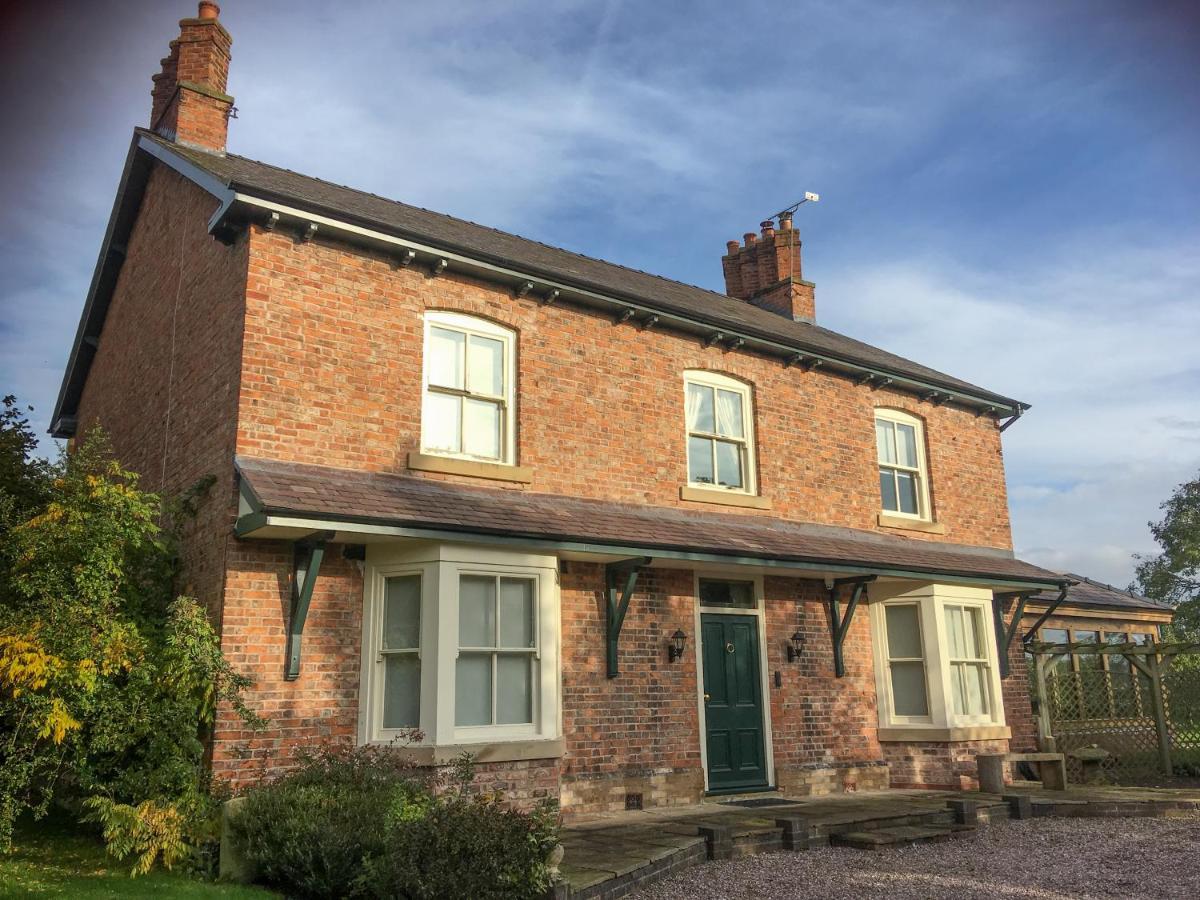 Hollies Farm B&B Wrexham Eksteriør billede